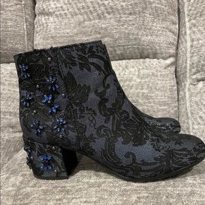 Circus by Sam Edelman Blue Jacquard, Size 8 1/2.